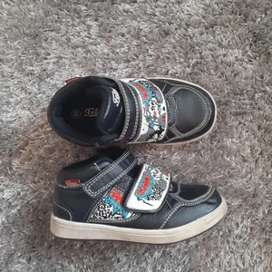 Felexani barnskor - Felexani barnskor storlek 30. Utmärkt skick, endast använda fåtal gånger. Säljer då barnet vuxit ur de. Betalning sker via swish. 