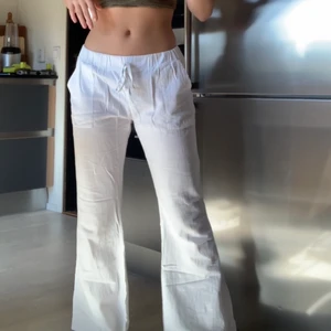 Linnebyxor - Säljer mina fina linnebyxor, i Strl Xs, passar mig som är S också. Vet tyvärr inte var de är i från🌺💕 🌸