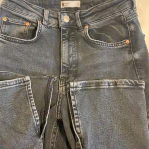 Säljer dessa jeans från Gina, i bra skick nästan som nya💋 har en till annons med byxorna på❤️