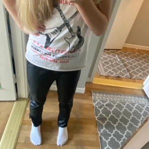 Läderbrallor! - Säljer mina balla läderbrallor för att jag har 2 st! 💞 kan gå ner i pris vid snabb affär. Jag är ca 1.55!