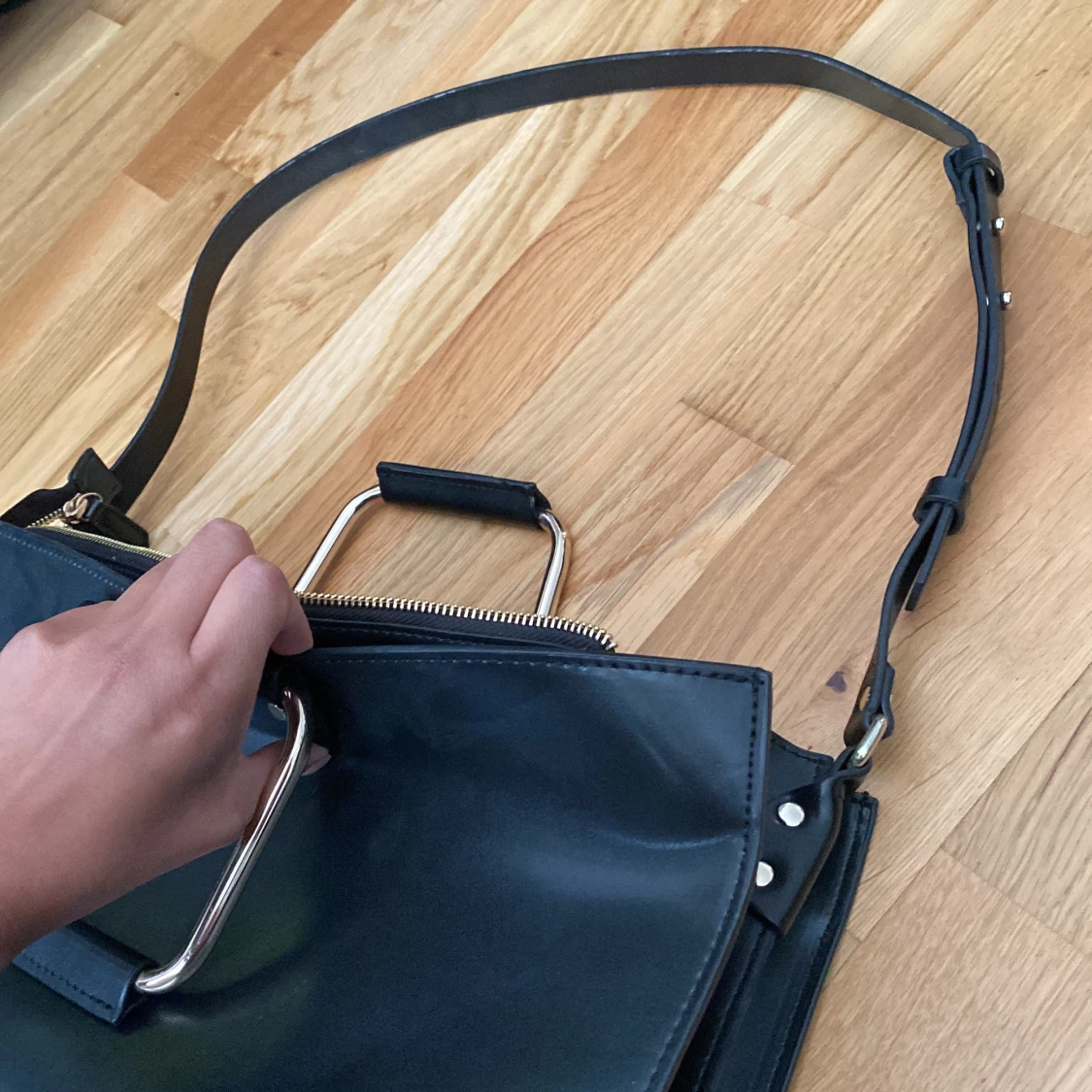 En fin mellan stor väska från zara  - 38