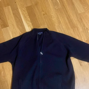 Christian Berg - Säljer nu min Christian Berg ziptröja😊 nypris:1000, skick 9-10 😃 skriv gärna för mer frågor 🙏