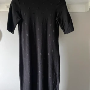 Klänning - Stickad klänning från Stockholm aldrig använd 