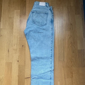 Rowe jeans (weekday)  - FINNS KVAR! Super snygga jeans  från Weekday storlek 28/30. Endast använd en gång då de är för långa för mig. För mer information eller bilder skriv! <3