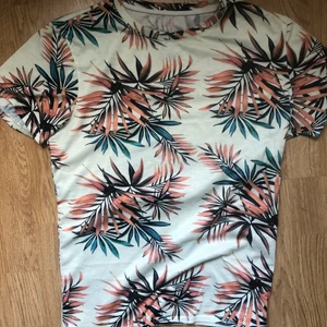 T-shirt - T-shirt i storlek M