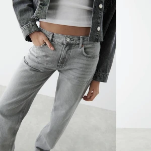 Lågmidjade jeans - Säljer mina lågmidjade jeans från gina, andvände få gånger och skickar de självklart tvättade💓