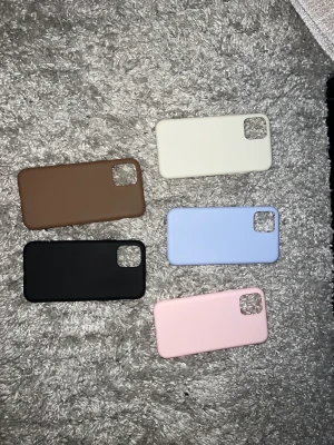 Mobilskal iphone 11pro - Helt nya, direkt från förpackning. Öppnade och insåg att det var fel modell och returen kostade så därav säljer jag. Köpta för 299 kr, säljer alla tillsammans för 50 kr 