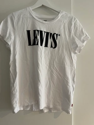 Olika tröjor  - Tre super fina tröjor som söker nytt hem