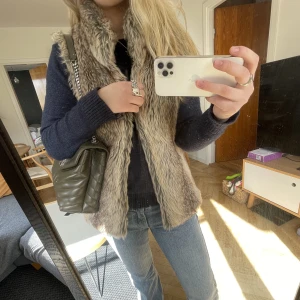 Pälsväst - Så fin fake pälsväst från Only! Strl M men är mer av en S💕