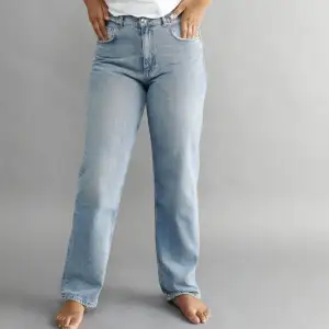 Fina jeans från Gina tricot. Säljer pga att de inte används tyvärr. Kom privat om ni vill ha egna bilder eller har frågor💗💗