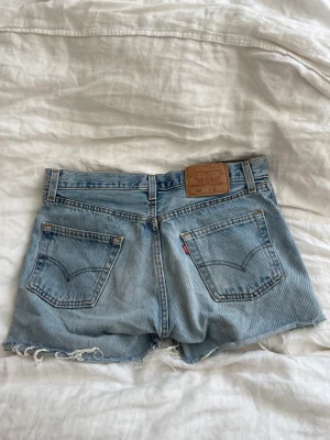 Levis shorts  - Perfekt blå färg på ett par shorts. Dom har W 30 och L 34. Köparen står för frakten:)
