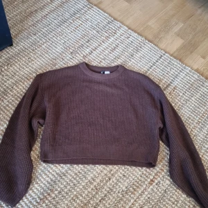 Stickad tröja. Strl. Xs  - Mycket fint skick. 