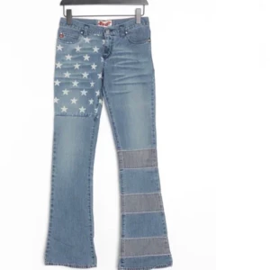 low rise jeans  - Super fina low rise jeans som tyvärr inte kommer till användning, aldrig använda och dom är som nya.  orginal pris ca 1300 kr strl: 26 men passar mig som har 34 och är 165, men är långa på mig står inte för frakt 