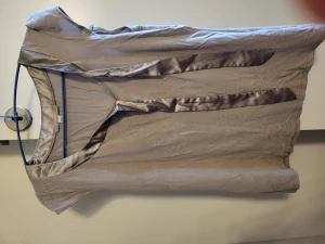 Grå fin topp - Grå fin top med högkvalitativt tyg. 