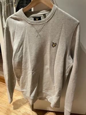 Lyle & scott tröja S - Fint skick Bra i storleken  Riktigt fräsch tröja 