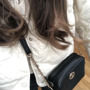 handväska - säljer denna handväskan från river island!!