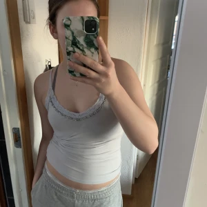 Vintage linne - Söt babyblå linne med lace och rosett detaljer💕 