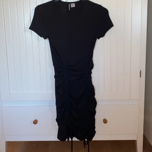 Klänning - En Klänning ifrån H&M i storlek Xs 