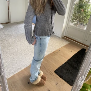 Grymt snygga jeans - Säljer dessa ursnygga ljusblåa jeansen från Zara! Frakt ingår ej i priset. ❤️