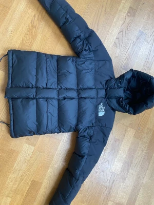The North Face jacka - Jättefin vinter/vårjacka från northface. Använd en vinter. Nypris 4299. Säljer då den inte kommer till användning.