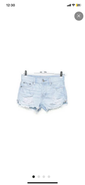 American Eagle shorts  - Säljer dessa fina jeansshorts från American Eagle, köpt på Sellpy men de va för små för mig så de är drf ja säljer💕 kom privat för fler bilder