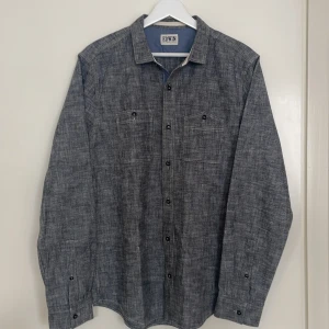 Edwin overshirt  - Japantillverkad skjorta från Edwin. Workwearinspirerad i tjock bomull. Regular fit. Oanvänd.