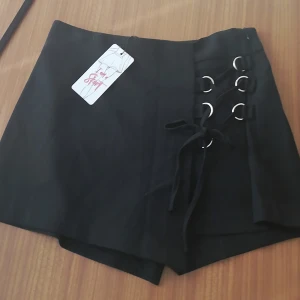 Svart Kjolhorts  - Säljer en ny Kjolhorts med prislapp storlek S 