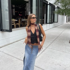 Tunn mönstrad scarf  - Scarf köpt second hand. Fint skick.