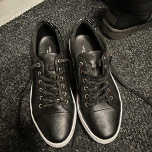 Sneakers - Vagabond sneakers, använda en gång o säljer för dom är för små. Storlek 39. 900kr 