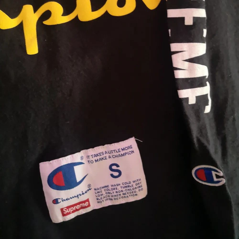 Champion x supreme sweatshirt i Small, cond 8/10. Tröjor & Koftor.