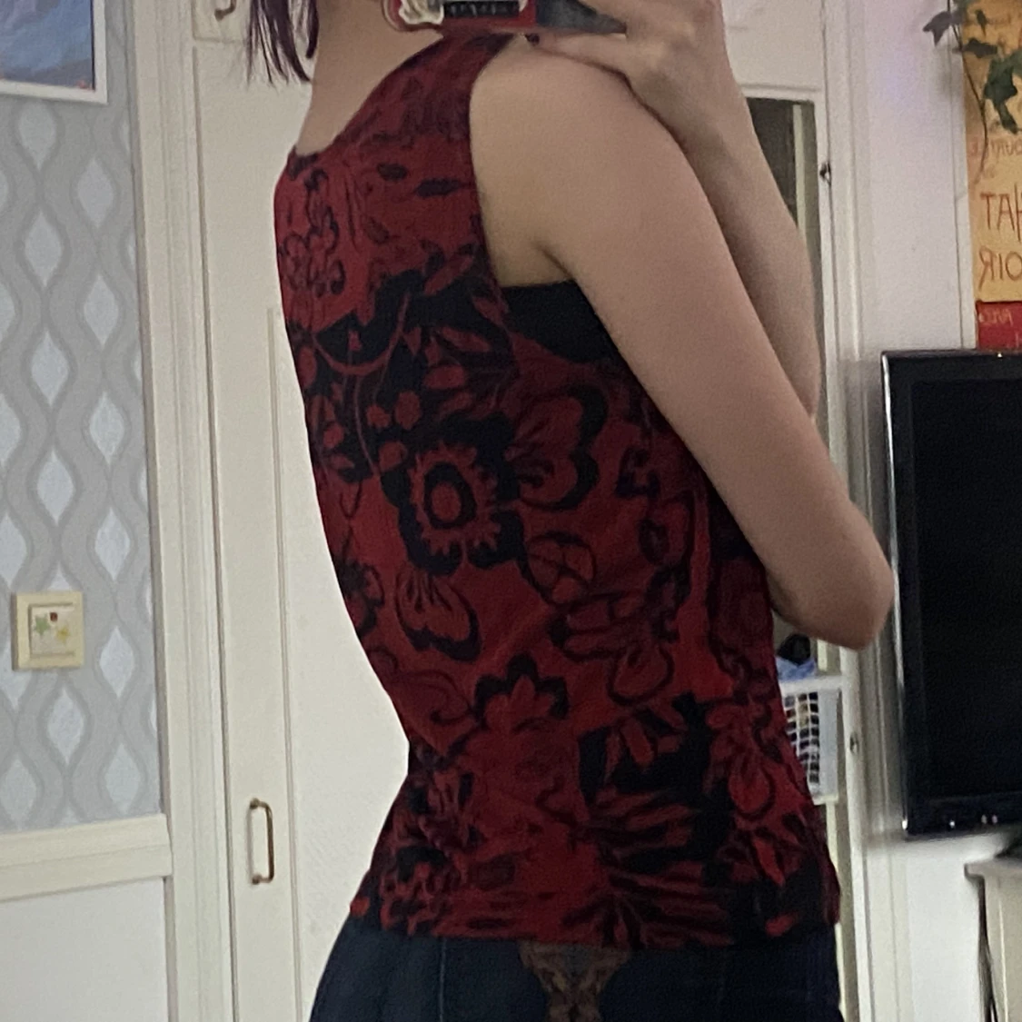 Abstrakt coolt rött linne - 91