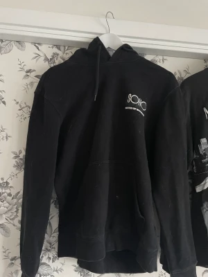 Hm hoodie - Hej, jag säljer en mkt använd hoodie. Ungdomsstorlek S