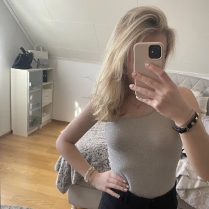 Glittrig body - Glittrig silvrig body från hm🤍