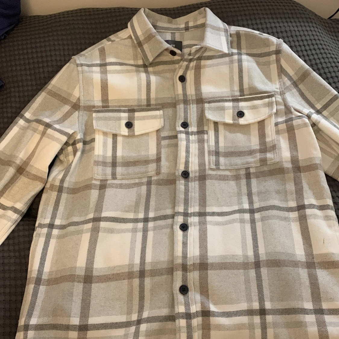 Grå/vit H&M overshirt 