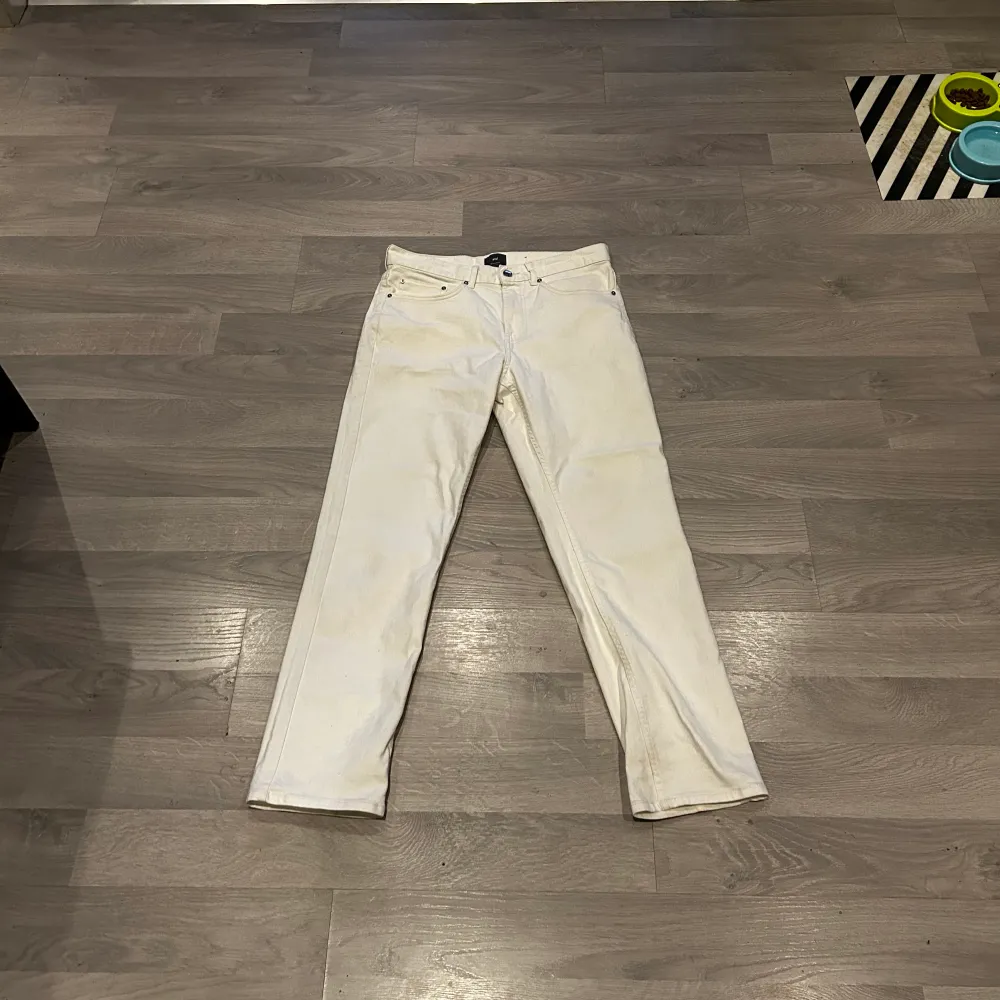 Ett par snygga straight leg jeans från hm. Bra skick. Strl 31/31. Jeans & Byxor.