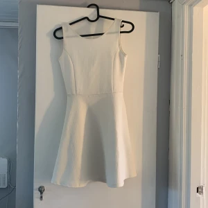 Vit klänning - Vit klänning från H&M