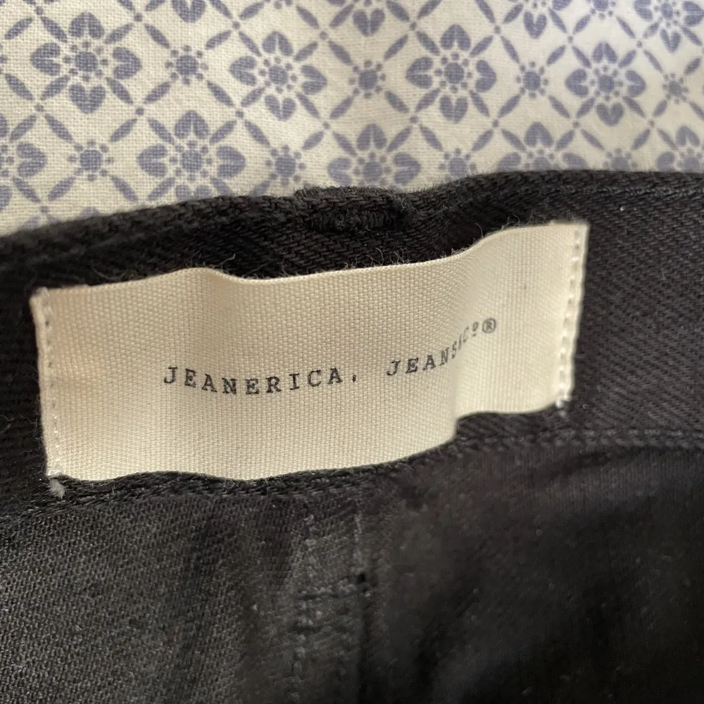 Svarta Jeanerica jeans, nästan oanvända. Rak fit, 32W / 34L.. Jeans & Byxor.