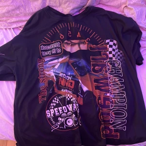 Streetwear T-shirt  - Säljer denna T-shirten då den inte kommer till användning