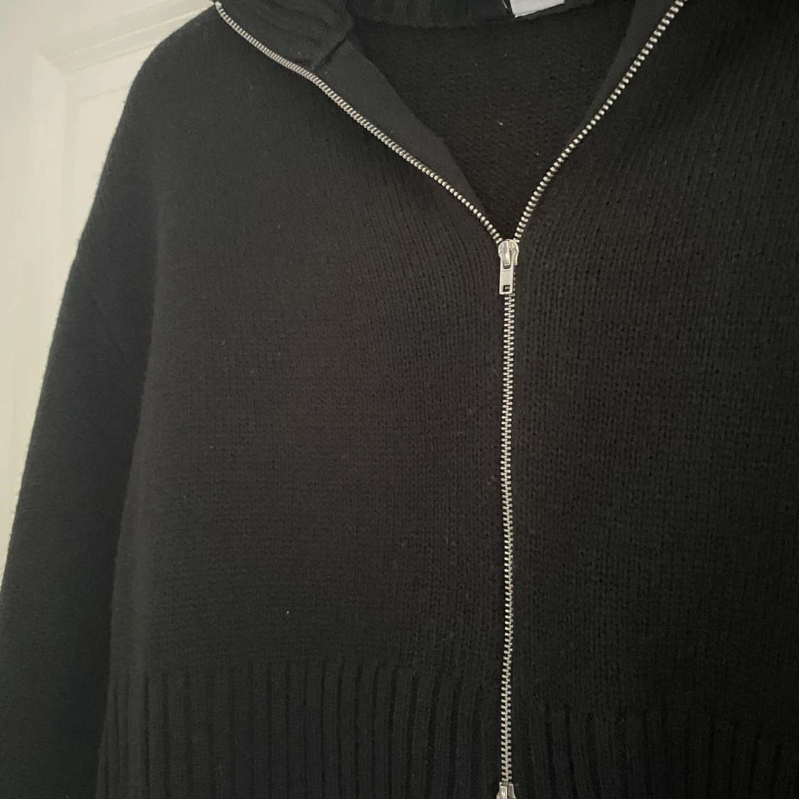 Stickad tröja med dragkedja  - 90