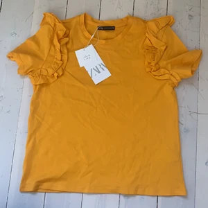 Tshirt - En super fin T-shirt ifrån zara som är jätte skön att ha på sommaren! 💕