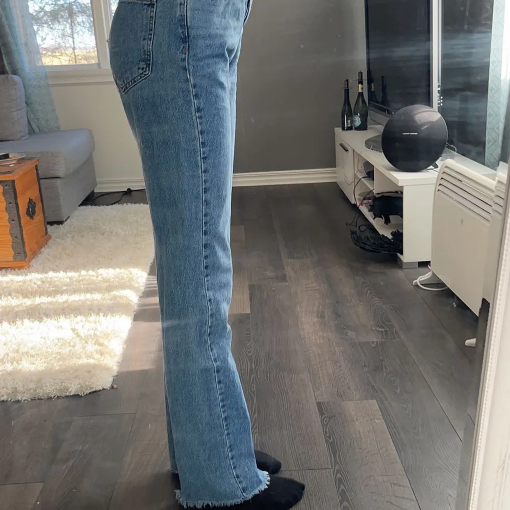 Dessa jeans kommer från zalando och använt cirka 5 gånger.  Jag är 169 cm o byxorna är i st eu36. Jeans & Byxor.