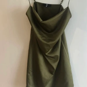 satinklänning  - aldrig använd ❤️