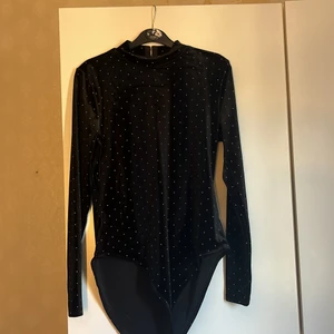 Body - Ny skick väldigt fin kommer inte till någon användning,stl M-L