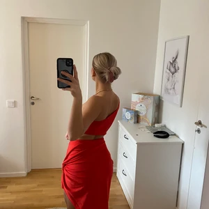 rött sett - Säljer nu mitt röda sett använd en juldag i storlek S