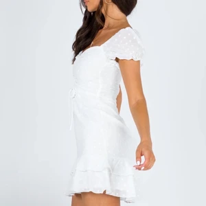 Studentklänning  - Hej oanvänd klänning köpt från plick från märket princesspolly! Var tyvärr för liten för mig i storlek S☹️ verkligen superfin klänning jag själv hade tänkt ha! Originalpris var 600kr😊 köparen står för frakt!