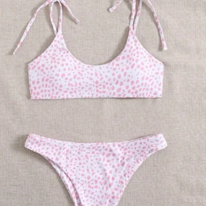 Bikiniöverdel från shein - Jätte fin bikiniöverdel från SHEIN. Aldrig använd