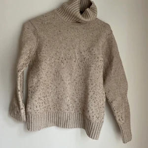 Sand  - Fin beige stickad tröja säljer då inte min stil 