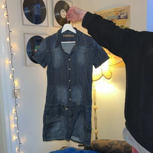 Otostop jeansklänning ;) - Aldrig använd, köpt på secondhand, väl skick ;) 