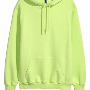 Gul hoodie - Första bilden är lånad och inte exakt samma. Säljer nu denna hoodie då jag aldrig använder, köpt i Köpenhamn på bikbok, monkl eller zara, kommer inte riktigt ihåg. Fint skick