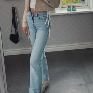 Jeans - Jätte fina högmidjade jenas i bra skick från weekday model rowe, Lite korta på mig som är 170 så passar någon som är lite kortare ❤️‍🔥
